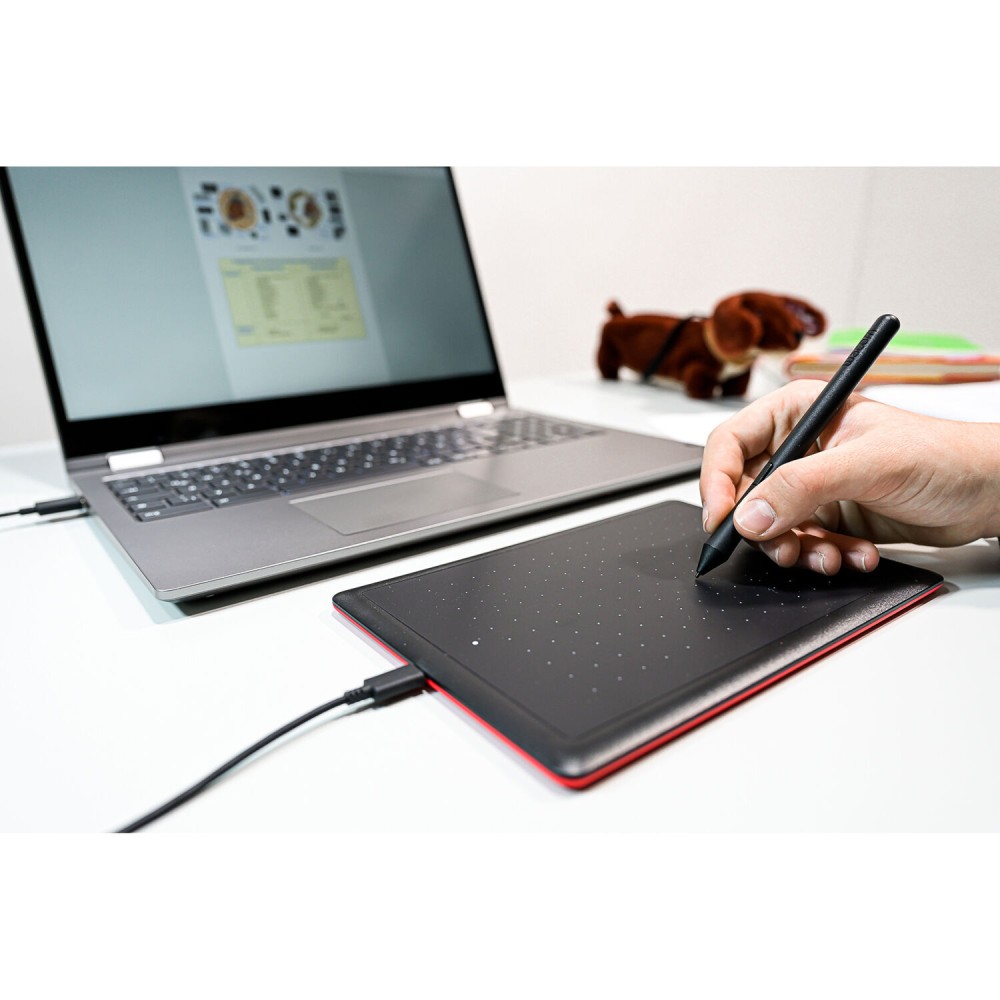 Графический планшет One by Wacom Medium (RU)