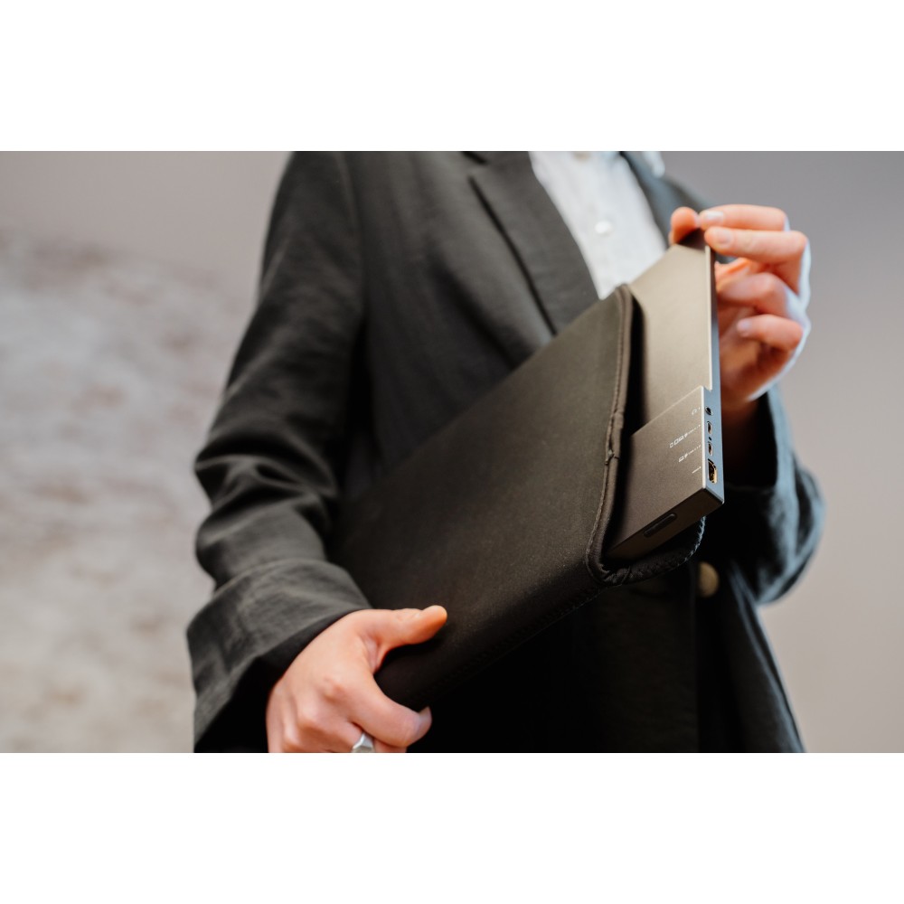 Портативный сенсорный монитор Verbatim Portable Touchscreen Monitor 15.6" Ultra HD 4K