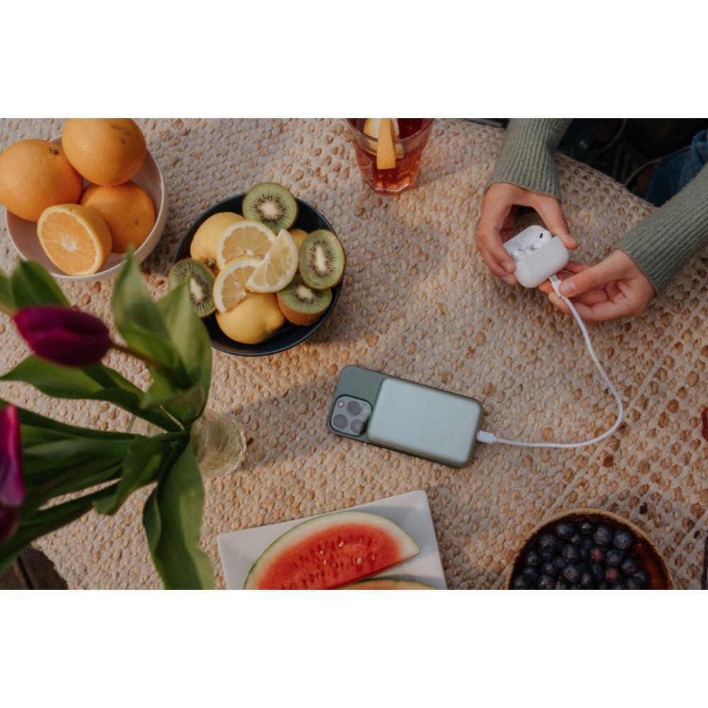 Портативный аккумулятор Verbatim Charge‘n’Go Power Bank 5000 мАч с беспроводной зарядкой, зелёный