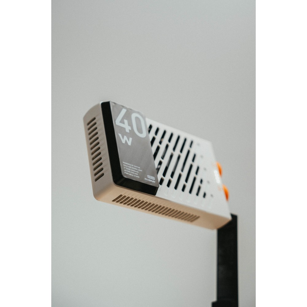 Осветитель светодиодный Zhiyun FIVERAY M40